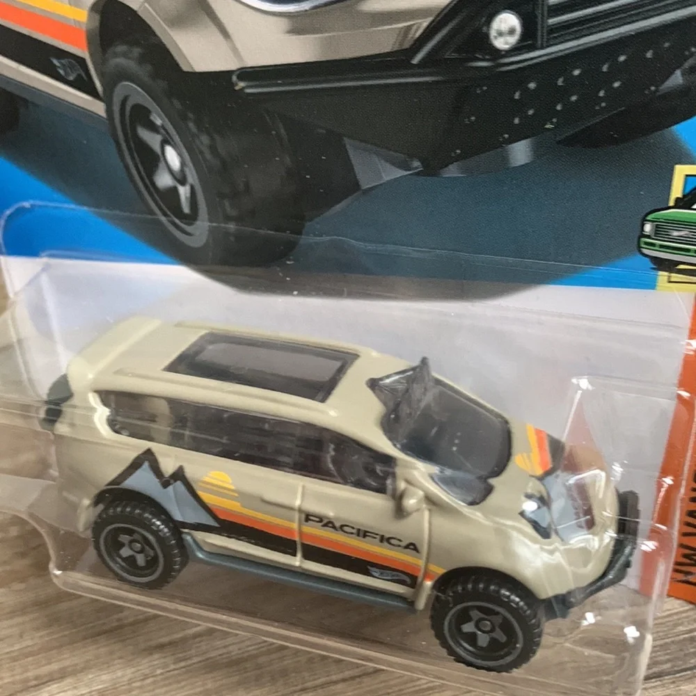 Hot Wheels Chrysler Pacifica Mini Van Hotwheels Diecast Mattel HTB93 New 2024